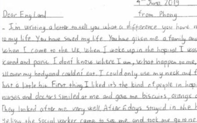 Cậu bé Việt từng bị kẻ buôn người nhét vào vali sau cốp xe ở Anh viết thư cảm ơn ân nhân