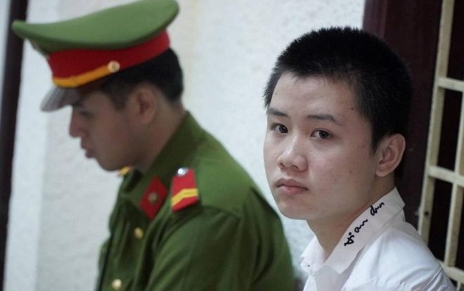 Xét xử vụ thiếu niên đâm người tử vong vì bị nhắc vượt đèn đỏ gây xôn xao dư luận