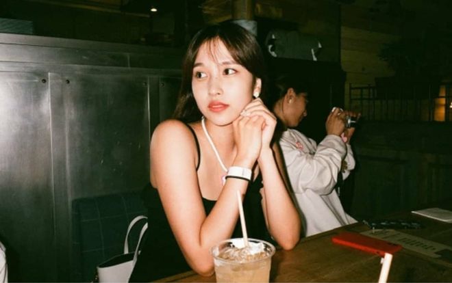 Mina xuất hiện cùng TWICE sau thông báo ở ẩn: Fan đã có thể yên tâm hơn nhiều rồi!