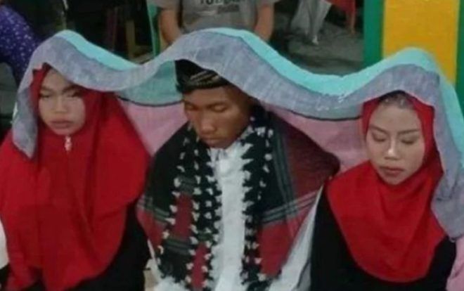 Chàng trai cưới hai vợ cùng lúc vì lý do lạ lùng nhưng phản ứng của quan khách cũng đáng kinh ngạc