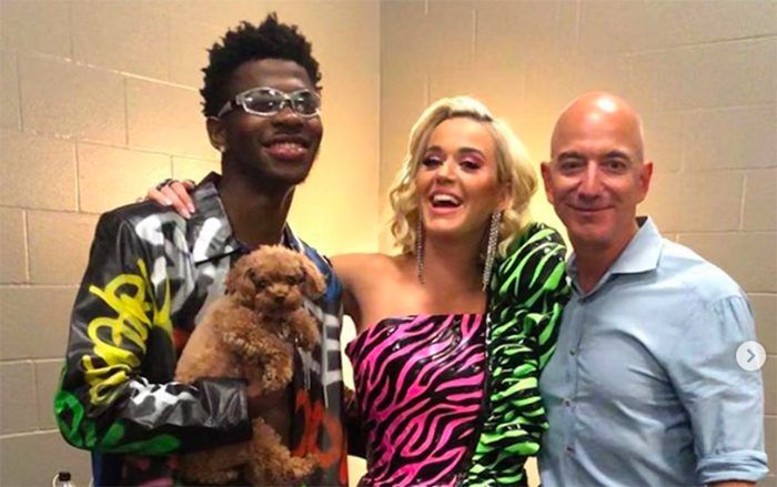 Jeff Bezos mở tiệc ăn mừng thành công của Amazon, mời thêm cả Katy Perry đến 'quẩy'