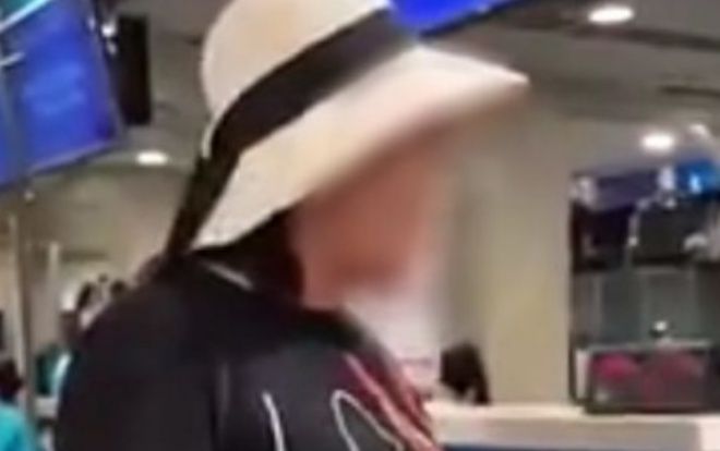 Nữ hành khách chửi bới, dọa chạy 5 triệu Facebook cho nhân viên quầy check-in 'ế chồng’ là cán bộ công an quận