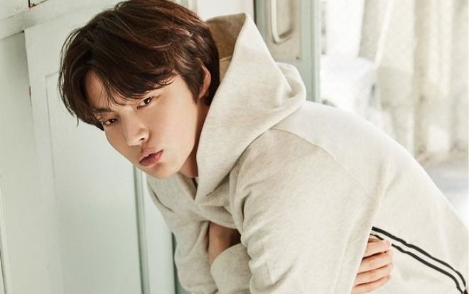 Tâm bão ly hôn, Ahn Jae Huyn bị các nhãn hàng trở mặt, Giordano xóa sạch hình