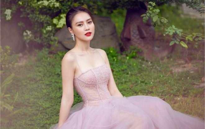 Mặc kín hay hở, gợi cảm hay thanh lịch, Ninh Dương Lan Ngọc cũng khiến vạn người mê