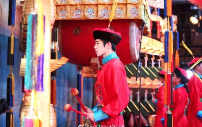 Thái Từ Khôn lần đầu mặc trang phục cổ trang, eo thon đến độ nữ nhân viên phải lên tiếng ngạc nhiên