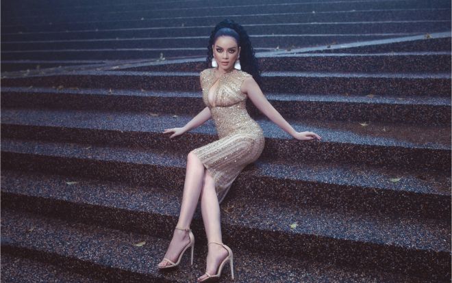 Hậu trường mưa gió 'sấp mặt' phía sau bộ ảnh lung linh mê hoặc của Lý Nhã Kỳ