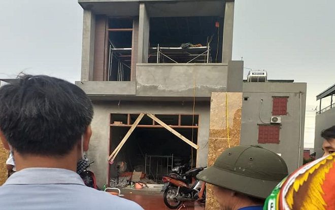 2 thanh niên tử vong tại chỗ nghi bị điện giật khi làm trần thạch cao