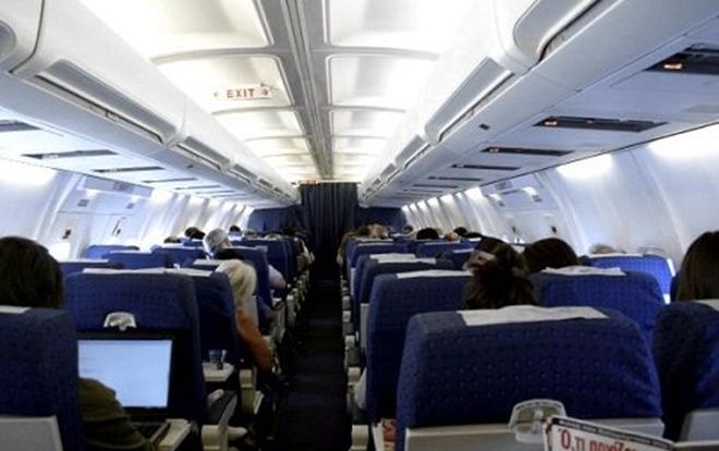 Phát hiện một hành khách Trung Quốc lấy trộm số tiền lớn trên máy bay