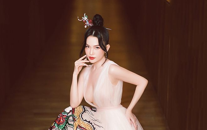 Sĩ Thanh hóa tiên nữ trong trẻo nhưng vẫn không quên úp mở vòng 1 nóng bỏng