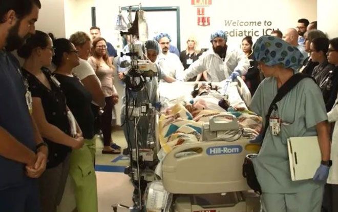 Bác sĩ cúi chào tưởng niệm cô bé hiến tạng cứu sống 81 người