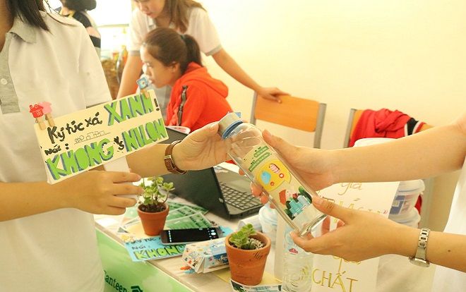 Sinh viên các trường ĐH tại TP.HCM tích cực hưởng ứng dự án 'Kí túc xá Xanh - nói không với túi nilon'