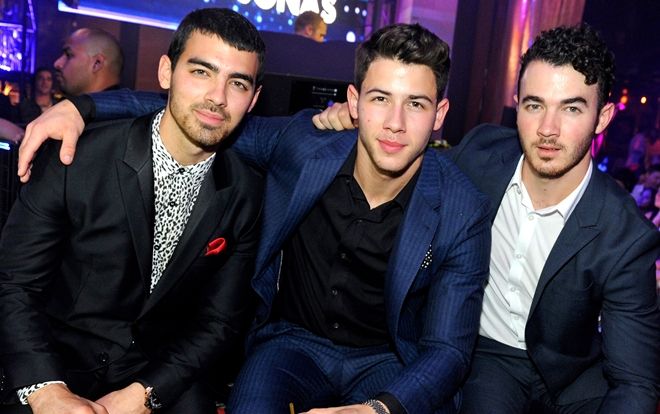 Khán giả Toronto tức giận khi bị đuổi về vô cớ tại show diễn của Jonas Brothers