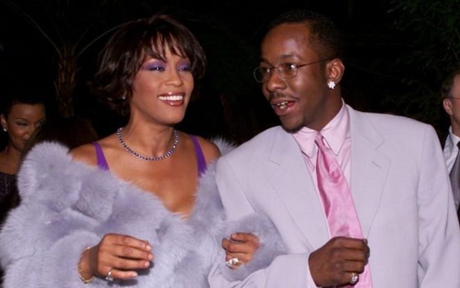 Nóng: Chồng cũ cố diva Whitney Houston - Ca sĩ Bobby Brown gặp tai nạn xe hơi nghiêm trọng
