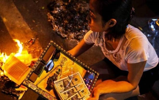 Báo Tây sửng sốt vì 'đồ xa xỉ' dành cho các 'vong hồn' ở Việt Nam