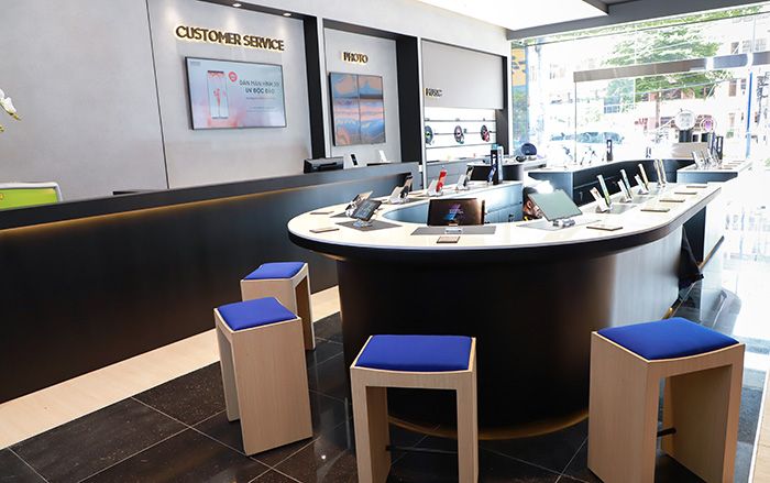 Người yêu công nghệ Việt Nam thích thú với mô hình 'thử trước khi mua' của Samsung tại Việt Nam
