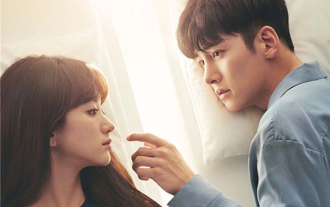 Ji Chang Wook buồn bã nhìn Won Jin A trong poster đầu tiên của 'Melting Me Softly'