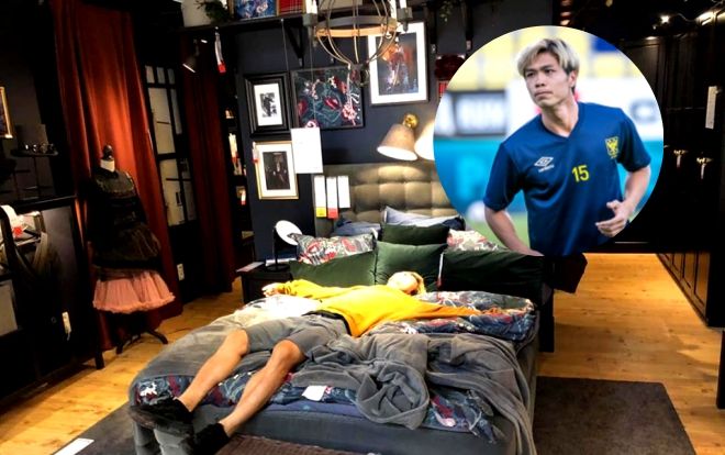 Công Phượng để váy hồng trong căn phòng ở Bỉ