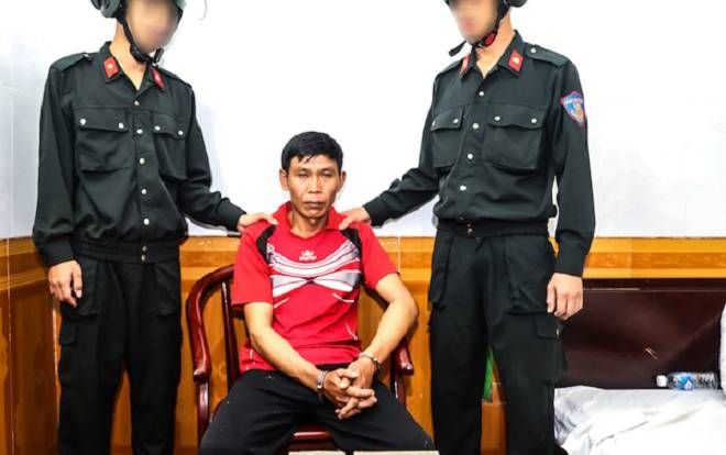 Bắt quả tang đối tượng người Lào tàng trữ trái phép 2 bánh heroin