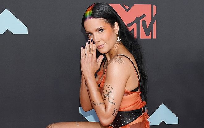 Bị chỉ trích vì thái độ hờ hững trước màn trình diễn của Shawn Mendes tại MTV VMAs 2019, Halsey nói gì?