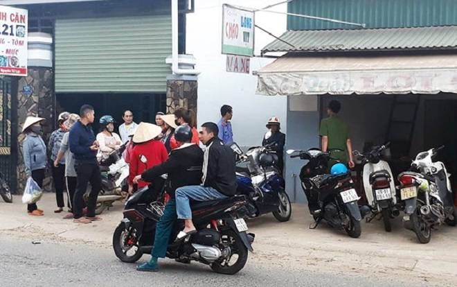 Vừa mở cửa phòng trọ, vợ tá hỏa phát hiện chồng treo cổ tử vong ở cửa thông gió