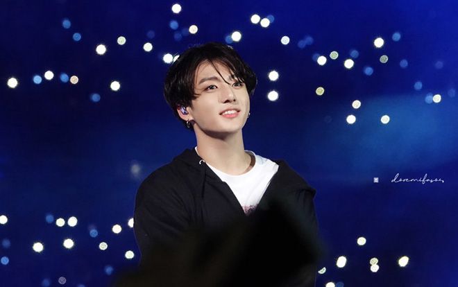 Chỉ vài giây lắc lư theo giai điệu 'Bad Guy' (Billie Eilish), video của Jungkook (BTS) đã lập kỉ lục trên Twitter