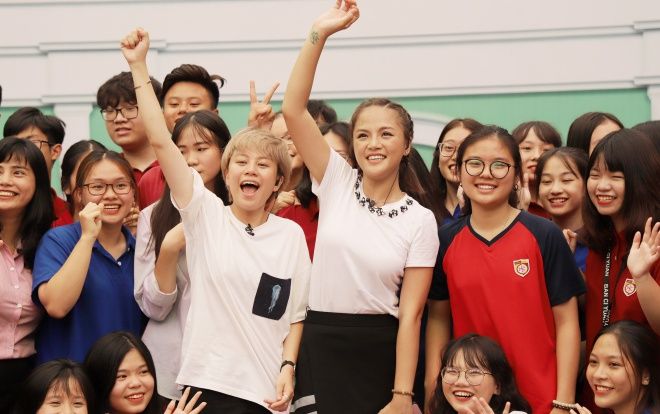 Thu Quỳnh với phong cách sporty, Bảo Hân hài hước trong buổi ghi hình chương trình truyền hình thực tế