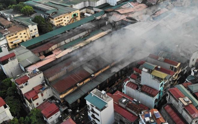 Vụ cháy khủng khiếp ở công ty phích nước Rạng Đông: Không ăn thực phẩm nuôi, trồng trong bán kính 1km