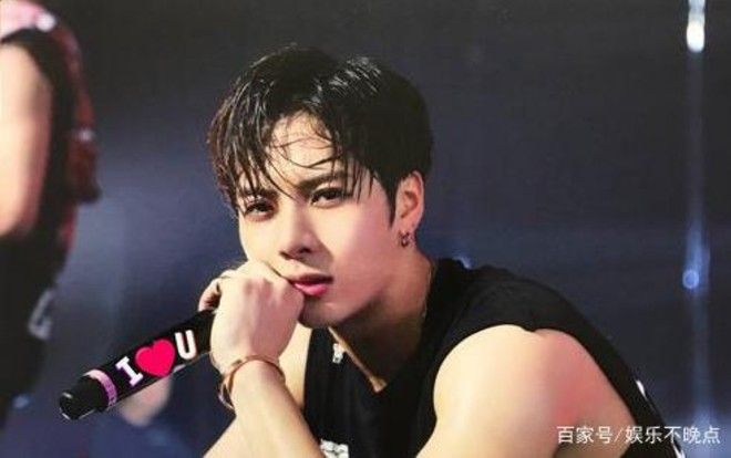 Jackson Wang bá khí chất vấn fan cuồng: 'Có phải cô không?'