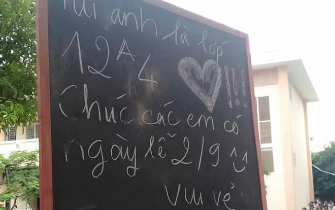 Tâm lý như 'đàn anh' khối 12, gửi gắm lời chúc ý nghĩa dịp lễ 2/9 cho các 'đàn em' khiến CĐM xuýt xoa khen ngợi