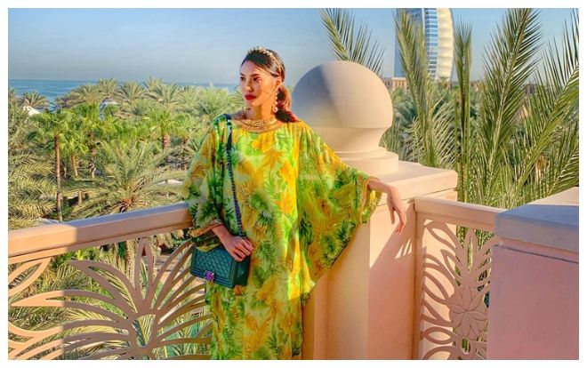 Mang thai tháng thứ 6 Lan Khuê vẫn khoe vẻ quyến rũ tột độ cùng chồng sang Dubai du lịch