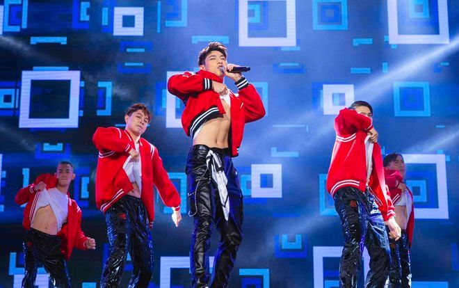 Isaac khoe bụng 6 múi, diễn live hit mới 'Đau đầu' khiến khán giả phát cuồng