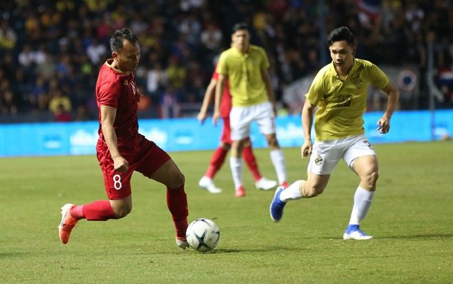 Báo Thái 'sốc' khi Trọng Hoàng đang chấn thương vẫn tham gia tập luyện