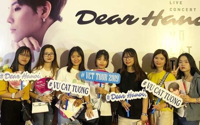 Clip: Cộng đồng FM 'át tiếng mưa' dành tình cảm cho Vũ Cát Tường trước thềm 'VCT Tour 2019' tại Hà Nội