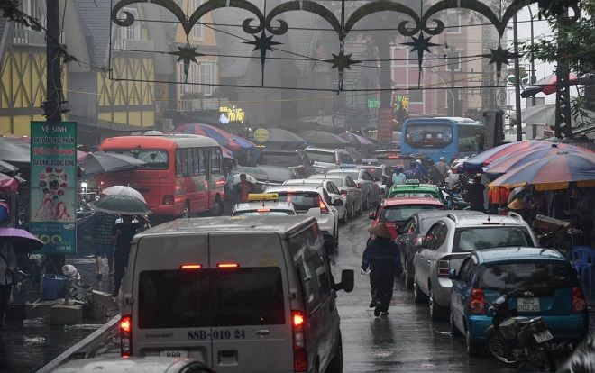 Đường lên Tam Đảo ùn tắc