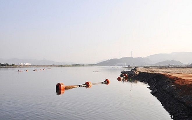 Chồng buộc con 18 tháng vào người rồi nhảy hồ tự tử vì mâu thuẫn với vợ