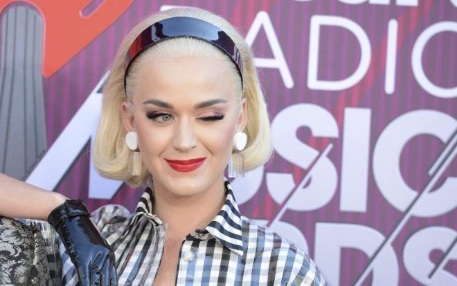 Đàng sau vẻ đẹp lộng lẫy của sao Hollywood trên thảm đỏ là những mỹ phẩm rẻ giật mình