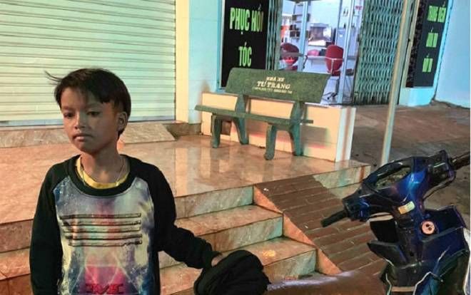 Bé trai 13 tuổi đi lạc, chạy xe máy gần 300km từ Kon Tum qua Đắk Lắk