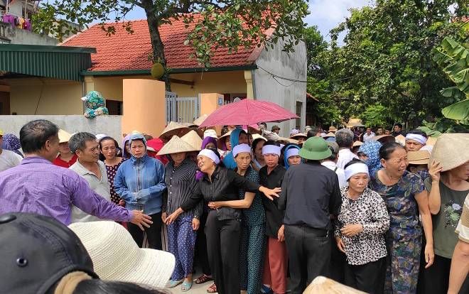 Đẫm nước mắt đám tang cặp vợ chồng bị anh trai ruột thảm sát trước ngày động thổ xây nhà mới