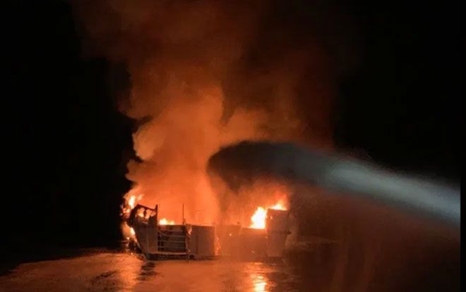 Cuộc gọi cầu cứu trong tuyệt vọng của thuyền trưởng tàu du lịch Mỹ bốc cháy với hàng chục người trên khoang