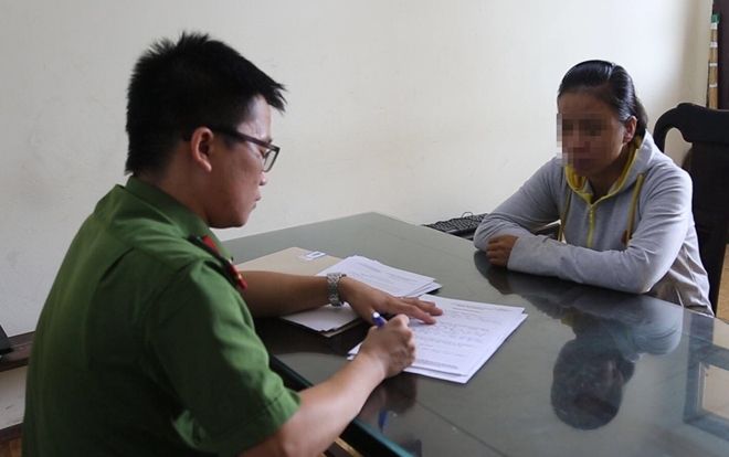 Người phụ nữ để lại xe máy trên cầu Hồ kèm lời nhắn 'Hãy giúp tôi gọi đến số điện thoại' đã bịa chuyện tự tử để trốn nợ