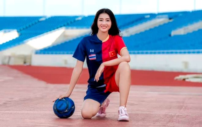 Ngắm bộ ảnh cỗ vũ Việt Nam 'cực độc' của hotgirl xứ Thanh từng viết tâm thư cho Bùi Tiến Dũng