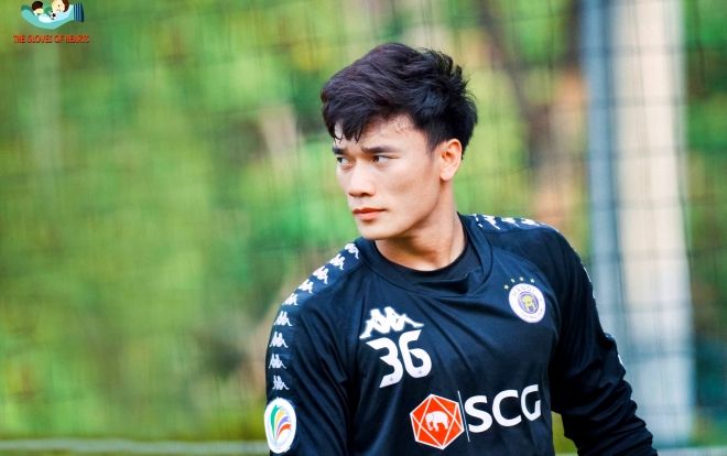 Đoàn Văn Hậu sang Hà Lan, thủ môn Bùi Tiến Dũng buồn rầu