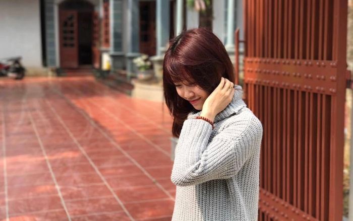 Bạn gái Văn Toàn thua xa người yêu tiền đạo ĐT Thái Lan về sự gợi cảm