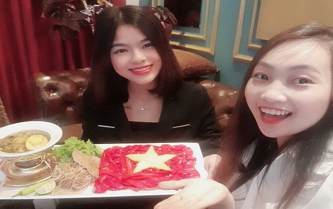 Cổ động viên Đà Nẵng nấu tô mì Quảng 'siêu to khổng lồ' cổ vũ đội tuyển Việt Nam trong trận gặp Thái Lan tối nay