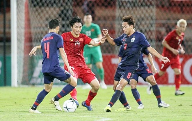 Mẹ Tuấn Anh không dám coi Việt Nam đá Thái Lan, sợ con bị chấn thương