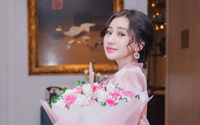 Hot girl Ivy hóa công chúa dự sự kiện