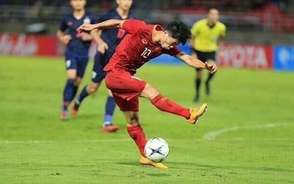 Xem Ronaldo đá hụt bóng còn tiếc hơn Công Phượng