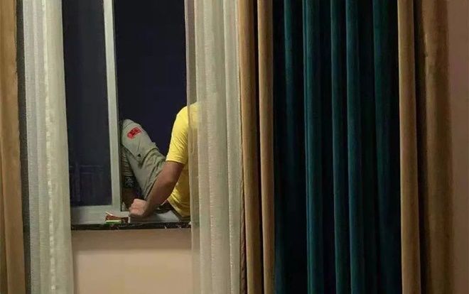 Người đàn ông toan nhảy lầu để ép vợ trở về sau nhiều ngày dài bỏ đi không hồi âm