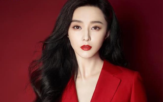 Phạm Băng Băng đăng clip hậu trường 'tái xuất', xung quanh vẫn tấp nập nhân viên chuẩn bị cho nàng đại hoa