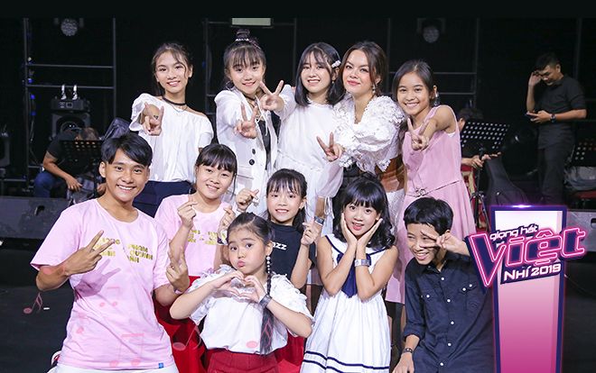 Phạm Quỳnh Anh giới thiệu dàn trò cưng The Voice Kids tại Fan Meeting, cùng cover hit đình đám Tuổi xì tin
